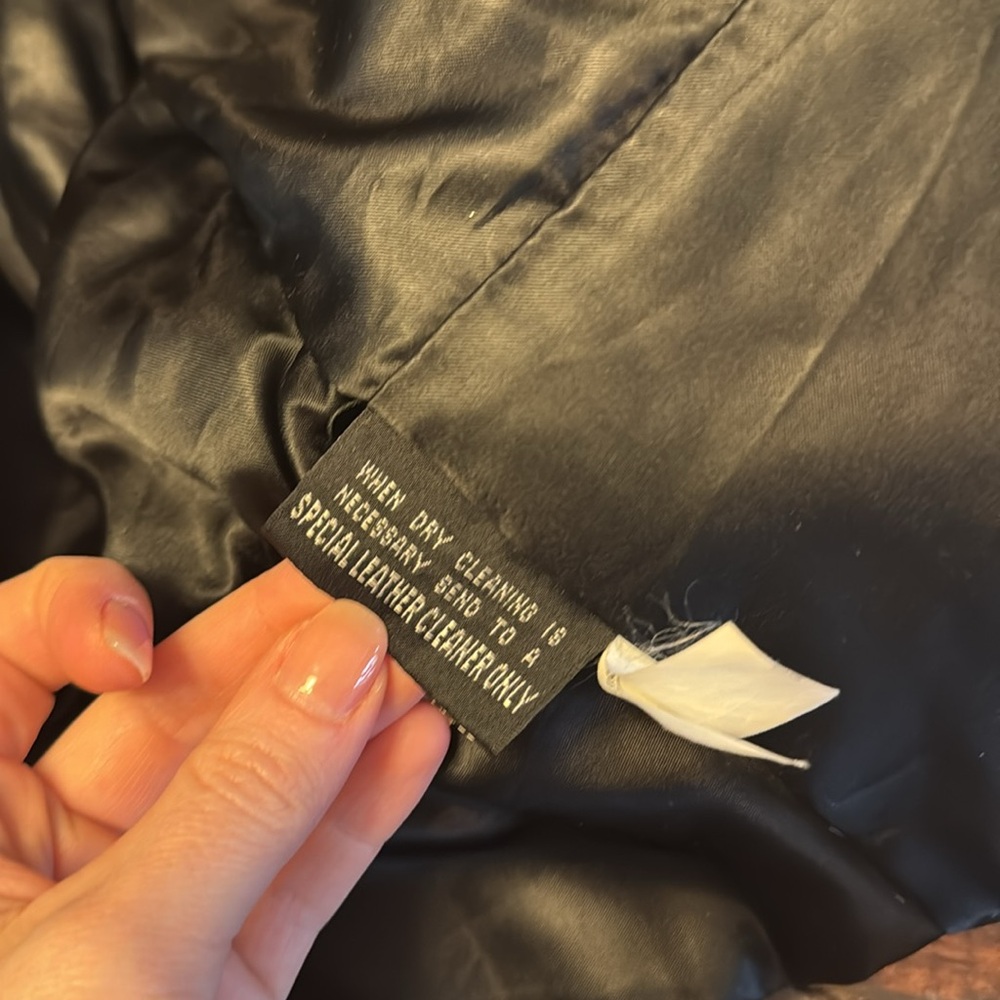 Vintage Wilson’s Belted Crop Leather Jacket and faux fur trim size large - Picture 5 of 7